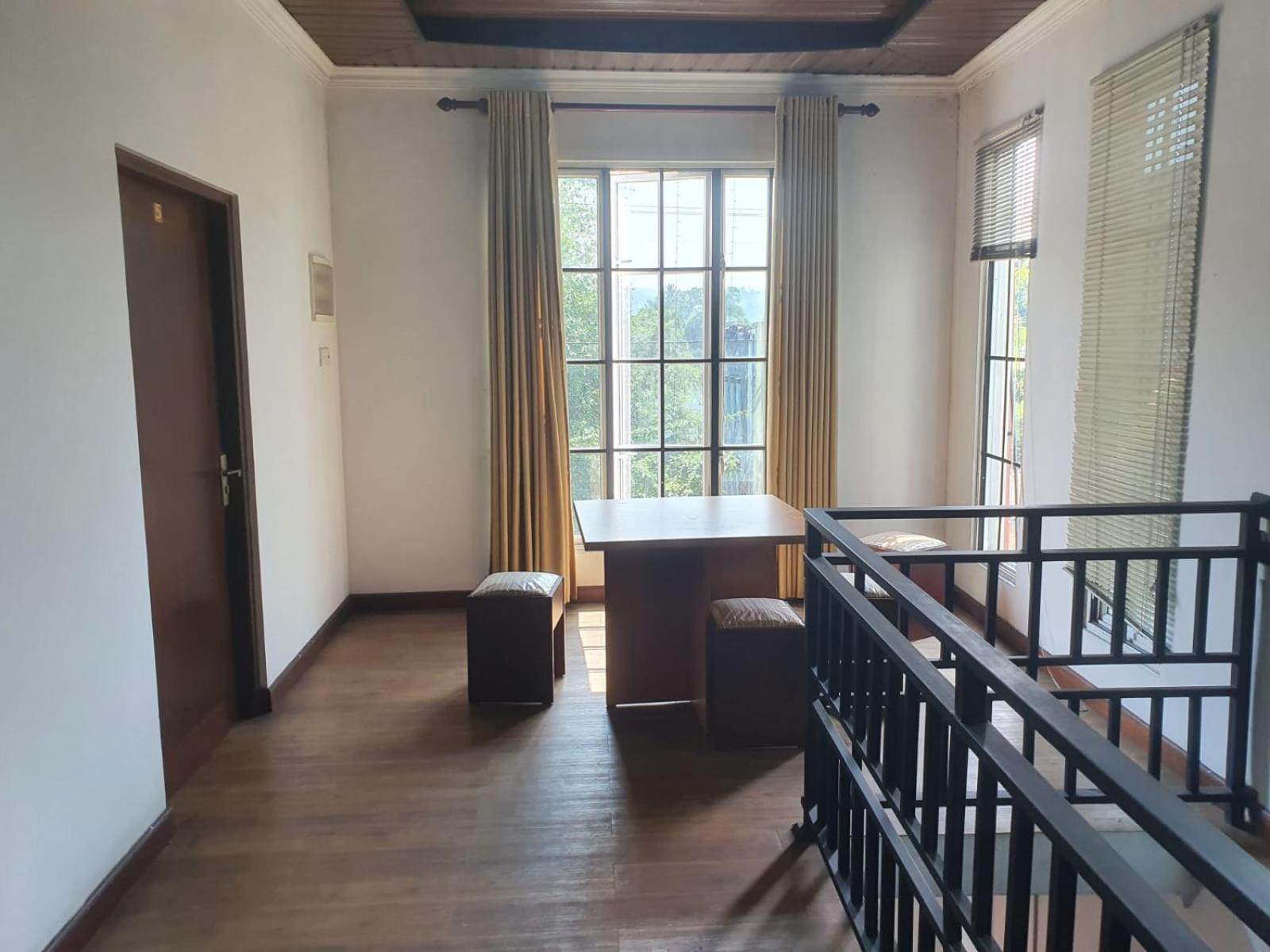 רטנאפורה The Empire Inn מראה חיצוני תמונה